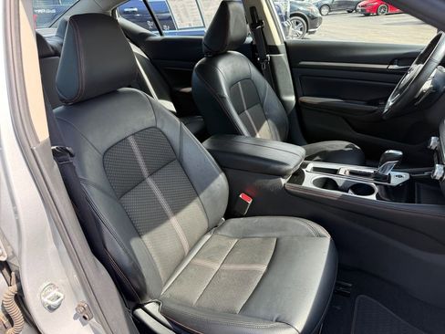 Used 2024 Nissan Altima 2.5 SR image 17