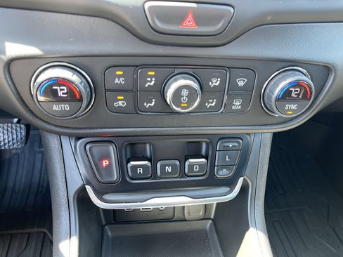 Used 2021 GMC Terrain SLE w/ Driver Convenience Package AWD/4WD image 15