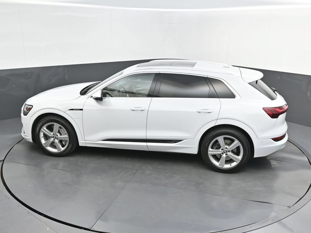 Used 2019 Audi e-tron Premium Plus AWD/4WD image 38