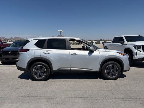 Used 2025 Nissan Rogue SV FWD image 3