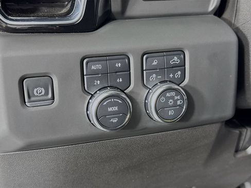 Used 2025 GMC Sierra 3500 Denali AWD/4WD image 13