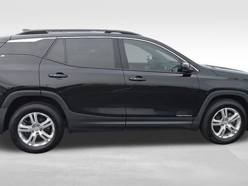 Used 2018 GMC Terrain SLE w/ Driver Convenience Package FWD image 2