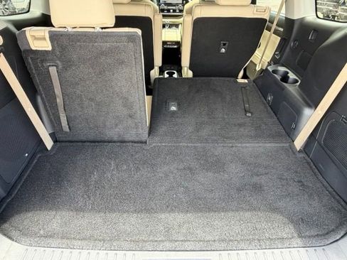 Used 2023 Toyota Highlander Limited AWD/4WD image 18