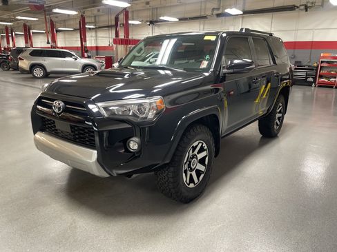 Used 2021 Toyota 4Runner TRD Off-Road Premium w/ Moonroof Package AWD/4WD image 5
