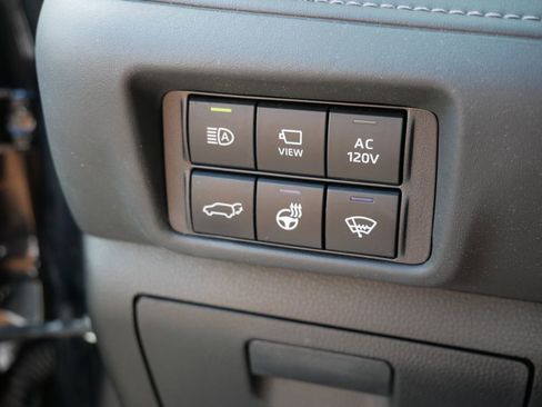 Used 2022 Toyota Highlander Limited AWD/4WD image 29