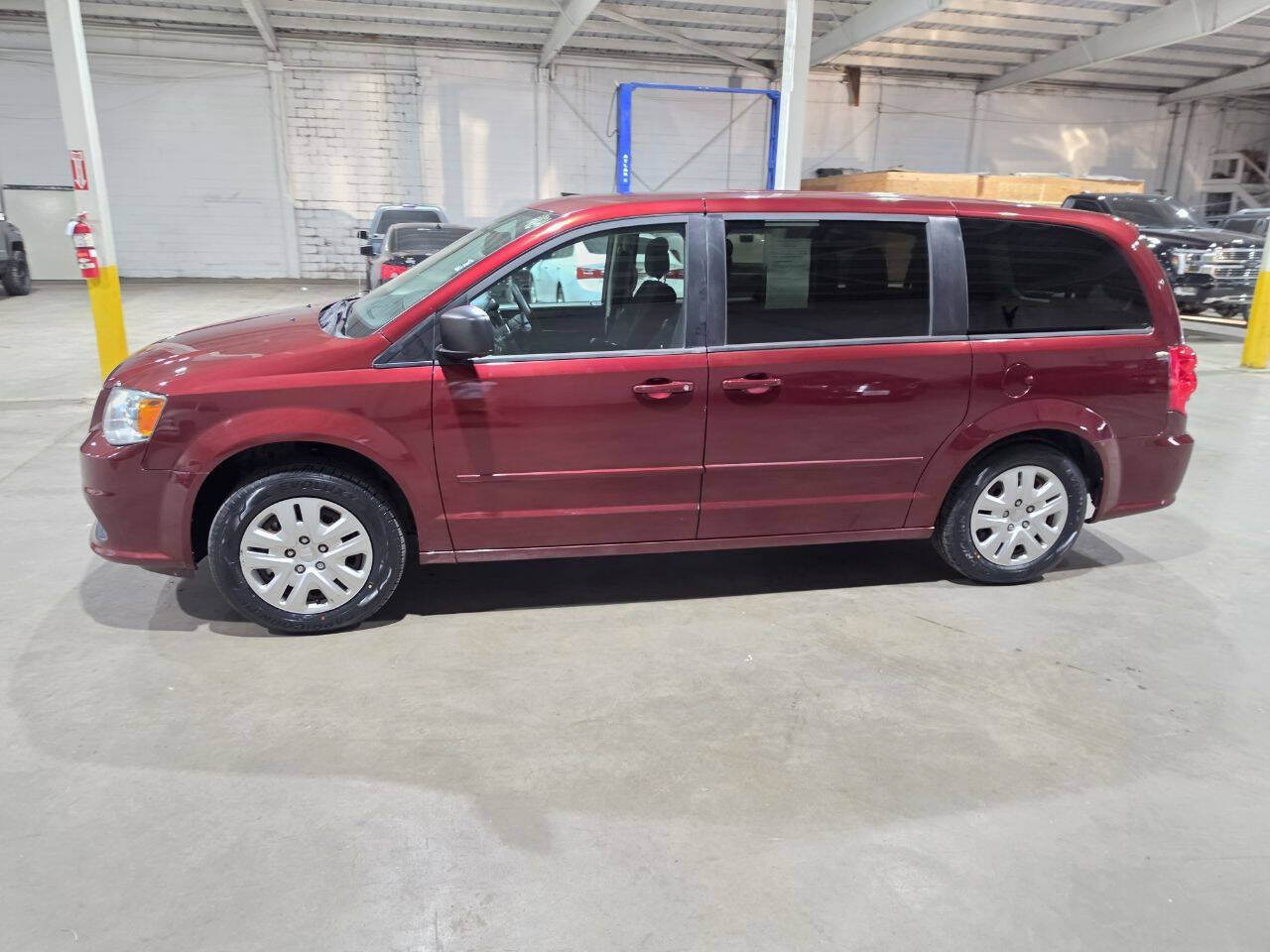 Used 2017 Dodge Grand Caravan SE w/ Power Window Group FWD image 4