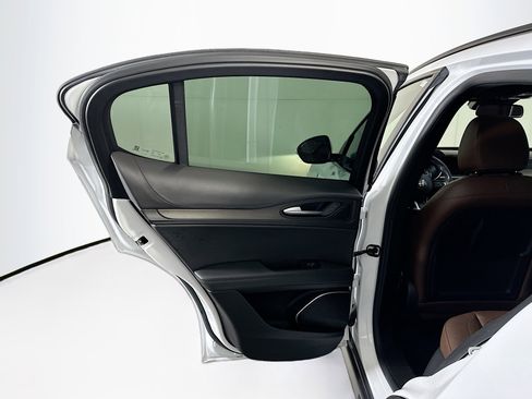 Used 2022 Alfa Romeo Stelvio Ti image 28