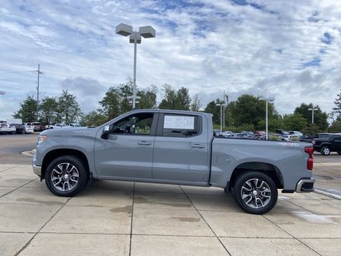 Used 2024 Chevrolet Silverado 1500 LT AWD/4WD image 7
