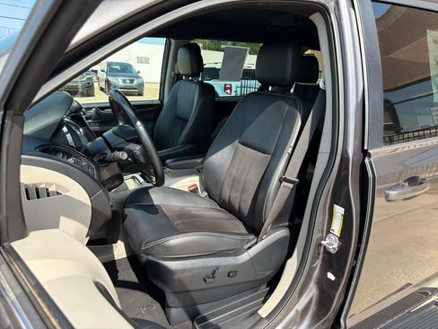 Used 2020 Dodge Grand Caravan SXT FWD image 11