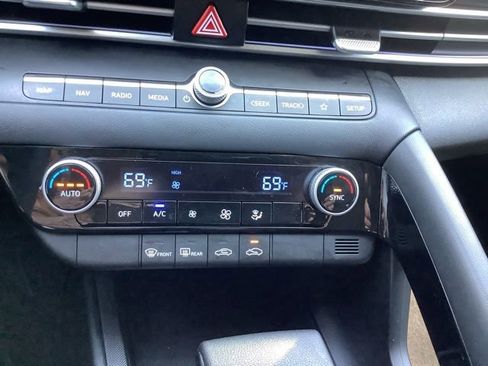 Used 2024 Hyundai Elantra Blue image 33