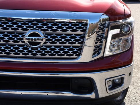 Used 2017 Nissan Titan SL image 13