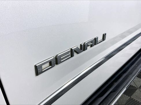 Used 2019 GMC Yukon Denali image 9