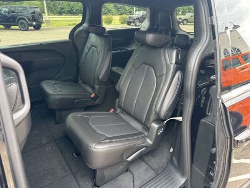 New 2026 Chrysler Pacifica Select FWD image 20