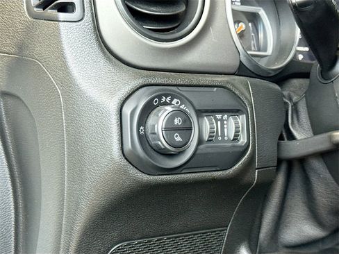 Used 2021 Jeep Gladiator Willys image 22