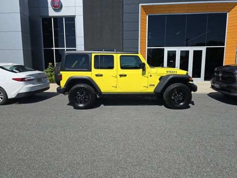 Used 2024 Jeep Wrangler Unlimited AWD/4WD image 7