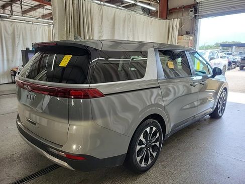 Used 2023 Kia Carnival EX FWD image 12