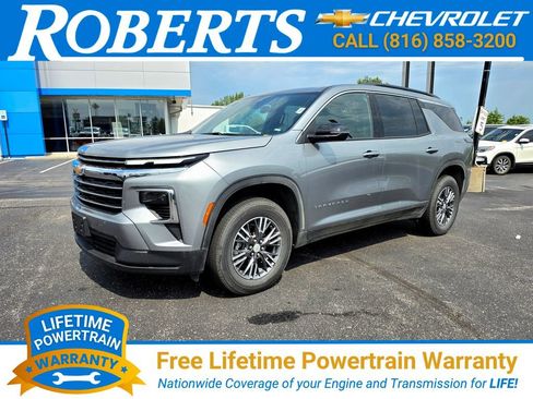 Used 2026 Chevrolet Traverse LT AWD/4WD image 1
