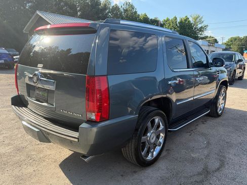 Used 2009 Cadillac Escalade AWD image 3
