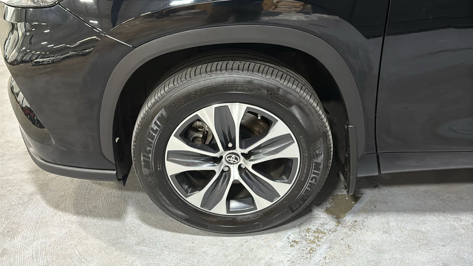 Used 2023 Toyota Highlander XLE AWD/4WD image 8