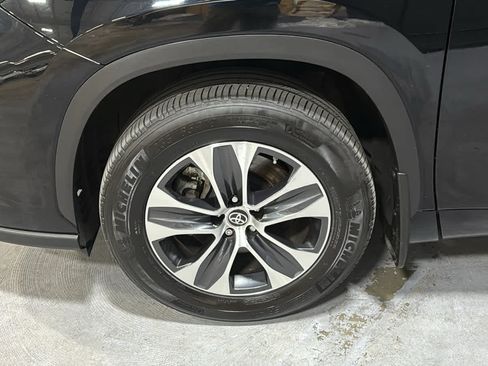 Used 2023 Toyota Highlander XLE AWD/4WD image 8