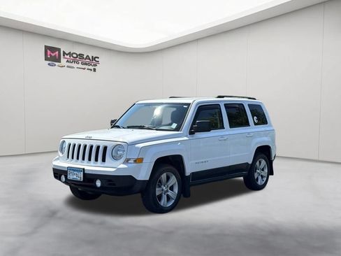 Used 2017 Jeep Patriot Latitude AWD/4WD image 4