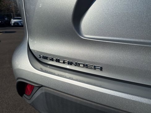 Used 2022 Toyota Highlander XLE image 10