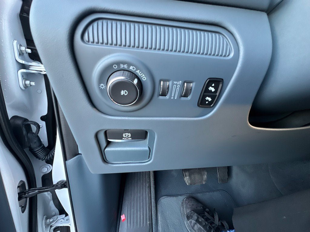 Used 2023 Jeep Grand Wagoneer L Series III AWD/4WD image 19