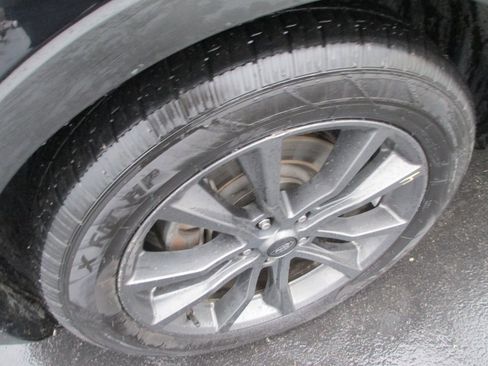 Used 2017 Ford Explorer XLT w/ Equipment Group 202A image 11