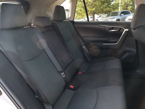 Used 2025 Toyota RAV4 XLE FWD image 31