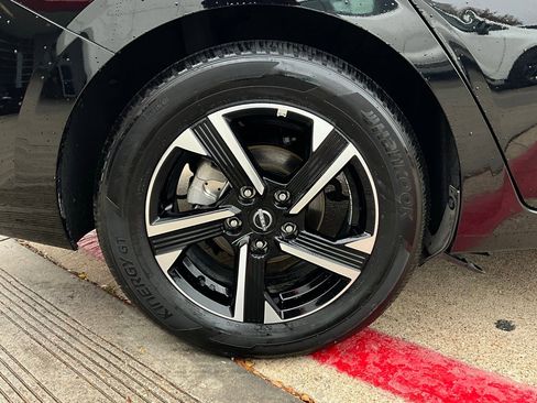 Used 2025 Nissan Sentra SV image 9