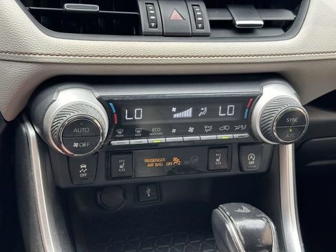 Used 2021 Toyota RAV4 XLE Premium AWD/4WD image 30
