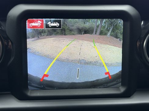 Used 2022 Jeep Wrangler Unlimited Rubicon w/ Xtreme Recon 35" Tire Package image 27