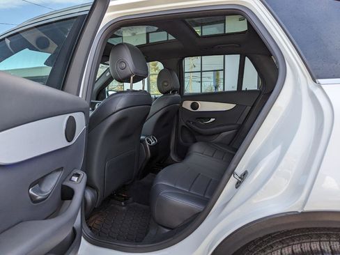 Used 2021 Mercedes-Benz GLC 300 4MATIC image 40