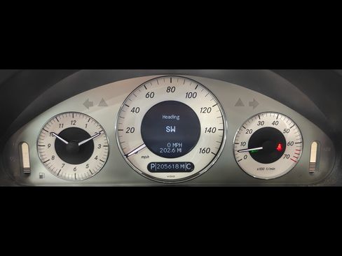 Used 2009 Mercedes-Benz E 350 4MATIC Sedan image 45