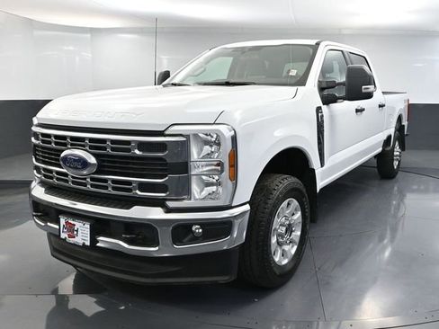 Used 2024 Ford F350 XLT w/ FX4 Off-Road Package image 12