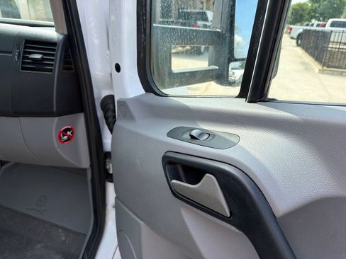 Used 2015 Mercedes-Benz Sprinter 3500 image 26