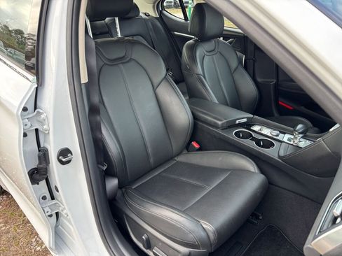 Used 2025 Genesis G70 2.5T image 37