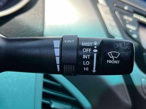 Used 2013 Hyundai Elantra GLS w/ Preferred Pkg FWD image 30