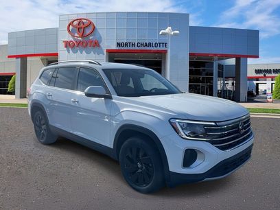 Used 2024 Volkswagen Atlas SE w/ Black Wheel Package