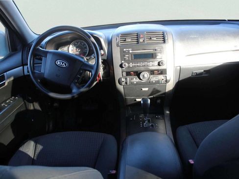 Used 2009 Kia Borrego LX image 9
