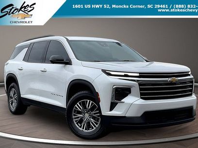 Used 2024 Chevrolet Traverse LT
