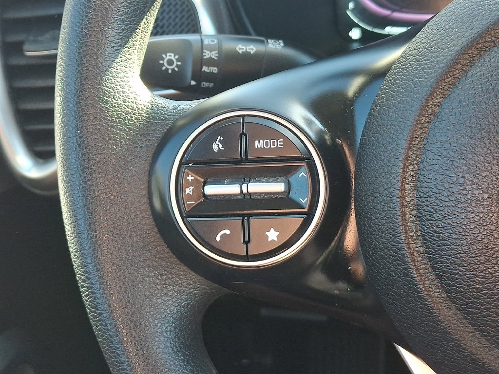 Used 2023 Kia Soul LX w/ LX Technology Package FWD image 21