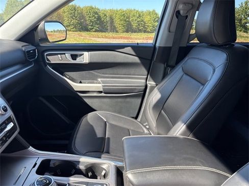 Used 2021 Ford Explorer XLT w/ Equipment Group 202A image 12