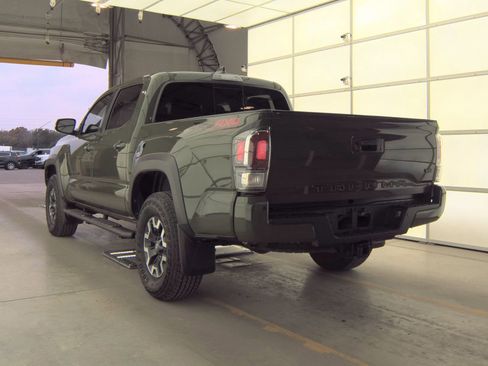 Used 2022 Toyota Tacoma TRD Off-Road image 8