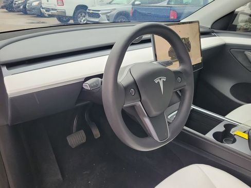Used 2023 Tesla Model Y Long Range image 8