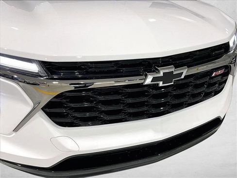 Used 2026 Chevrolet Trax RS FWD image 30
