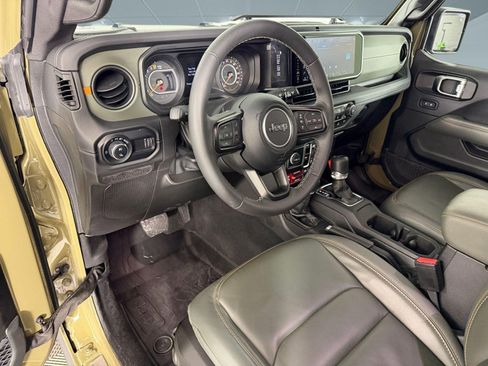 Used 2025 Jeep Gladiator Mojave AWD/4WD image 4