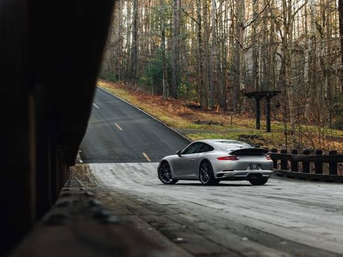 Used 2018 Porsche 911 Carrera T image 40