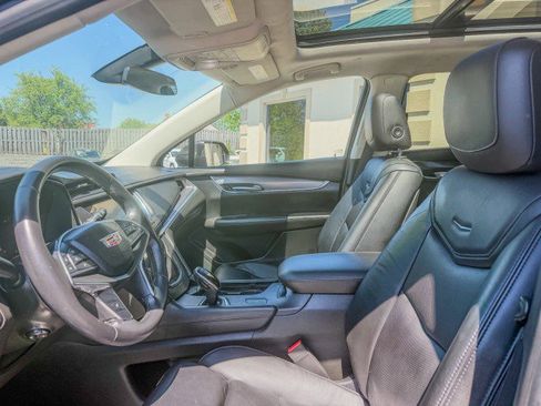 Used 2017 Cadillac XT5 Luxury w/ LPO, Wheel Lock Package FWD image 5