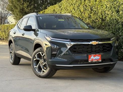 New 2026 Chevrolet Trax LT w/ Driver Confidence Package image 2